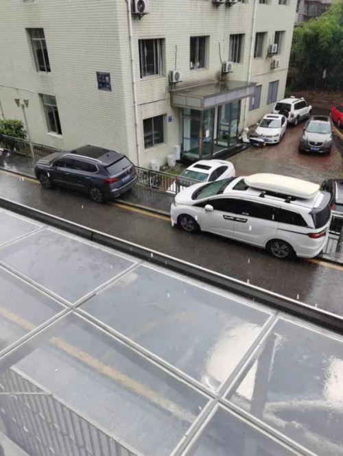 天呐！这里下！雪！了！贵州的天气接下来是酱紫的→