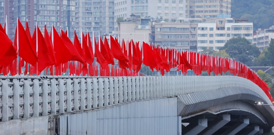 【图集】欢度国庆节，贵阳满城“中国红”