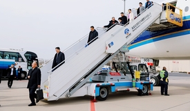 出席全國(guó)兩會(huì)的貴州代表委員抵達(dá)北京