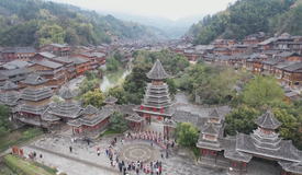 面對(duì)面心貼心，黔山貴水領(lǐng)袖情