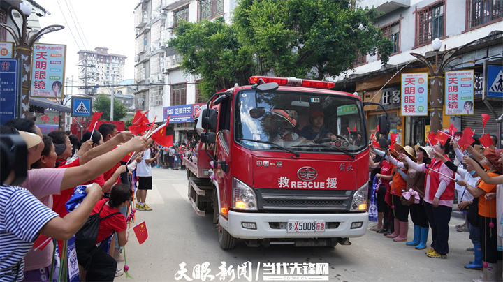淤泥中的榕江 被一双双手擦亮