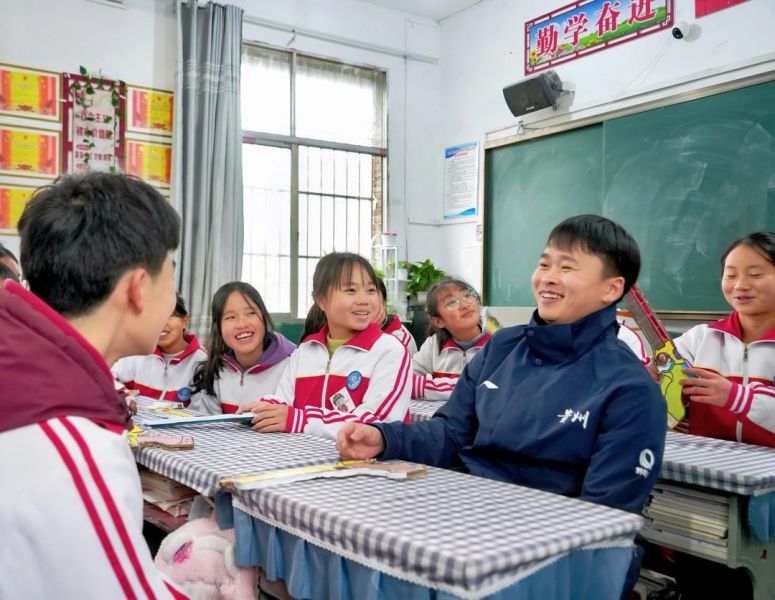 奥运冠军谢瑜回乡与少年共“瞄”成长“靶心”