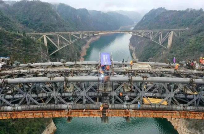 贵州又一座大桥刷新纪录！