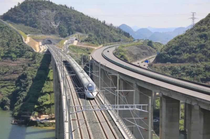 大道如虹越山通海，贵州用奋斗精神凿出发展通途